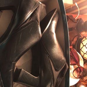 Easy Street.  Black 8.5 ankle high heeled ankle boots